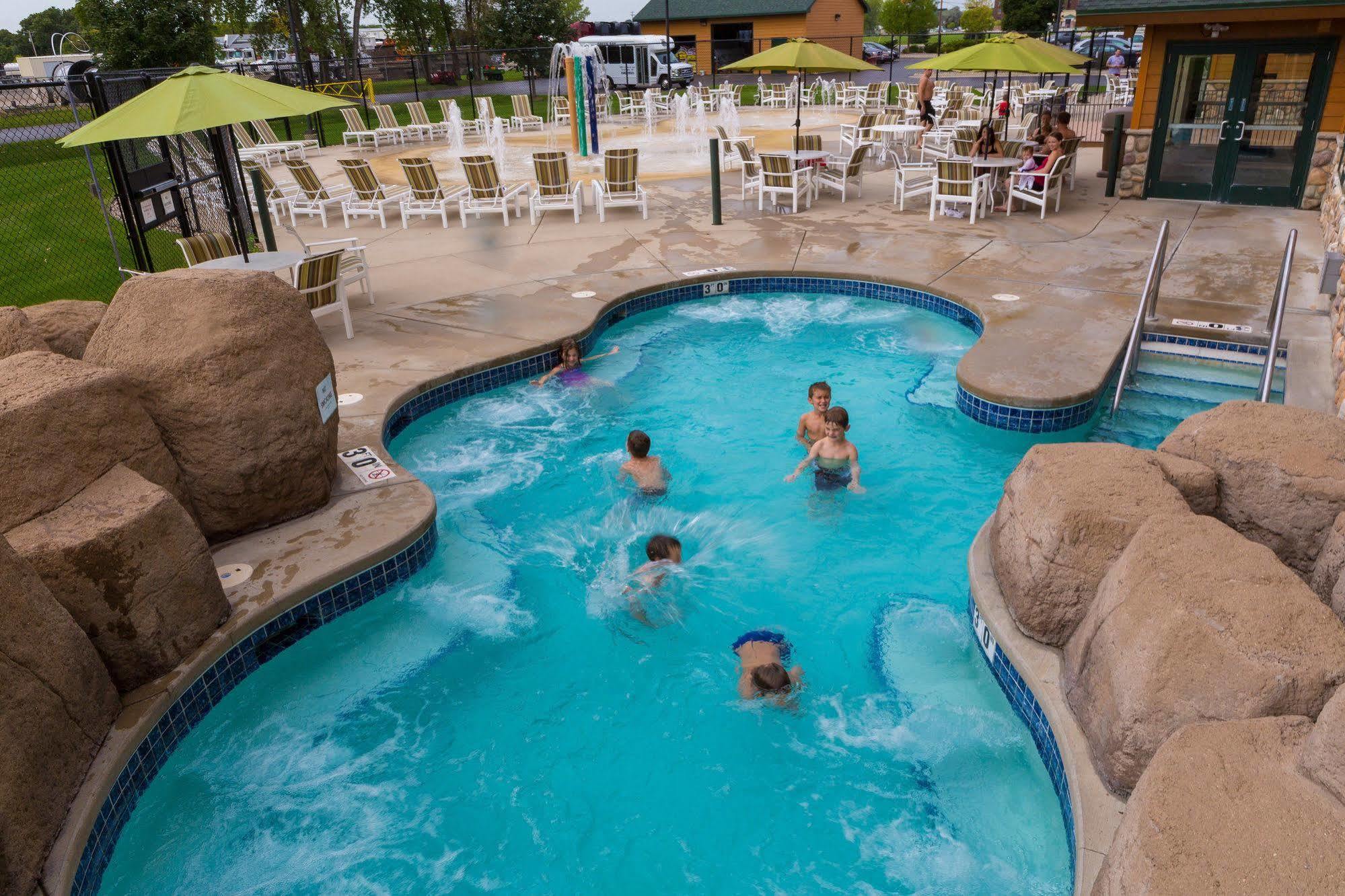 Tundra Lodge Resort - Waterpark & Conference Center Green Bay Exterior photo